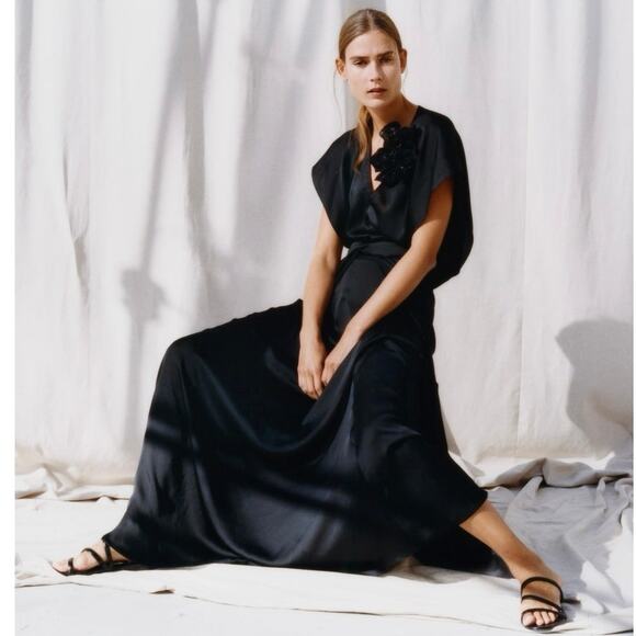 Nina Ricci Flower Gown Black - Picture 2 of 12